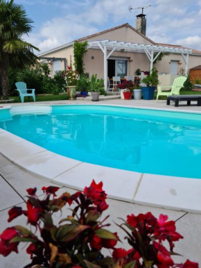 2 logements séparés indépendants jusqu'à 5 personnes, piscine chauffée à 3 min du Puy du Fou Les Epesses